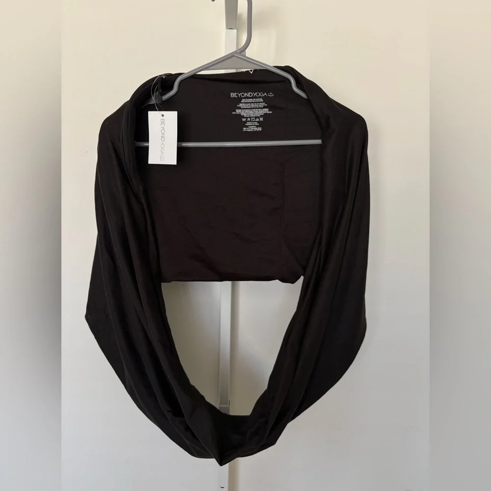 Beyond Yoga Black Hidden Pocket Infinity Scarf OS Stretch